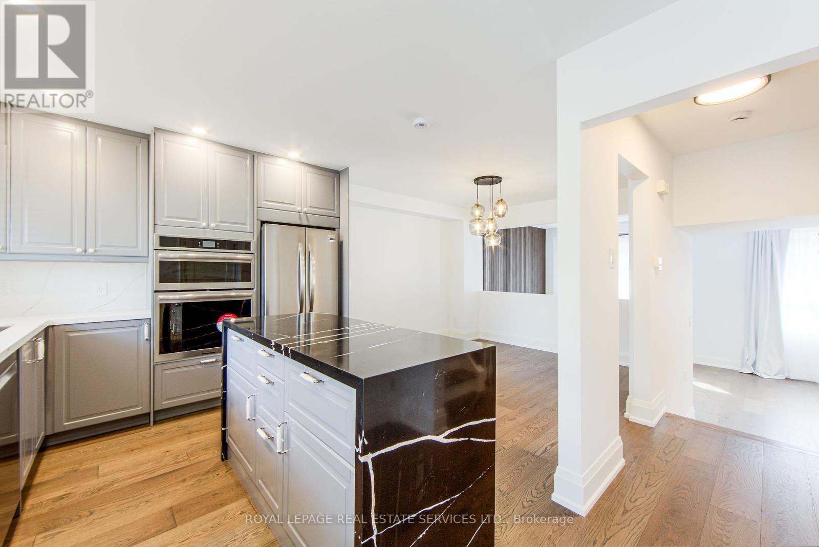 












27 POPLAR CRESCENT

,
Aurora,




Ontario
L4G3M4

