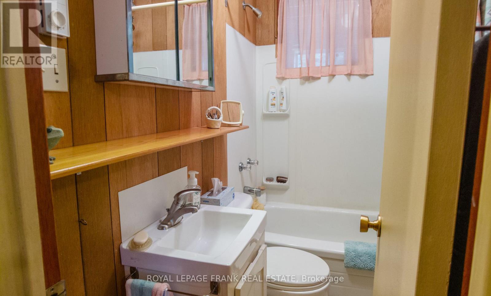












2160 E HARTSMERE ROAD

,
Addington Highlands (Addington Highlands),




Ontario
K0L2M0

