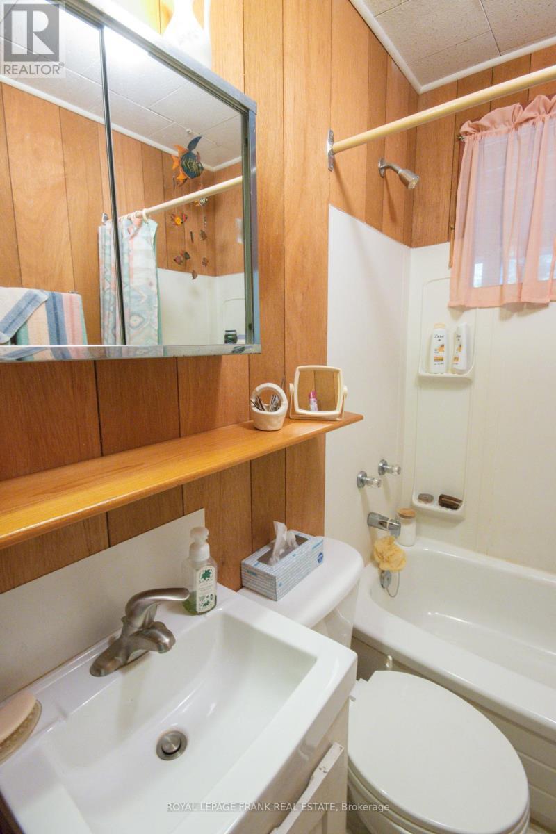 












2160 E HARTSMERE ROAD

,
Addington Highlands (Addington Highlands),




Ontario
K0L2M0

