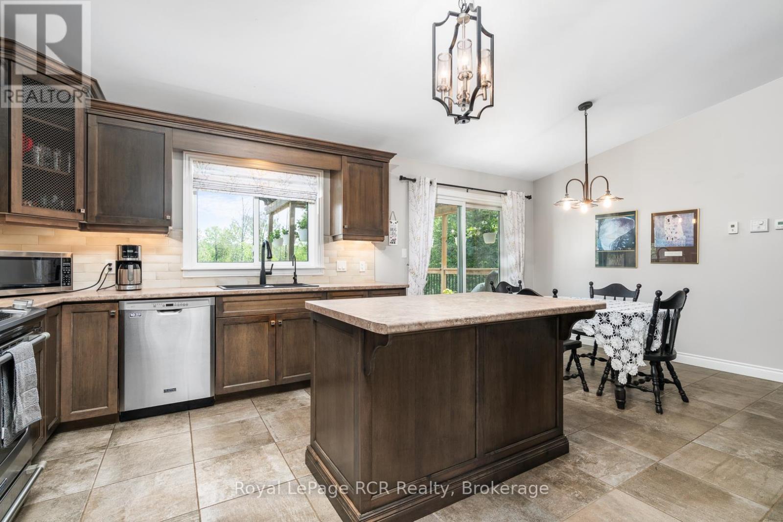 












112 SCOTTS HILL ROAD

,
West Grey,




Ontario
N4N3B8


