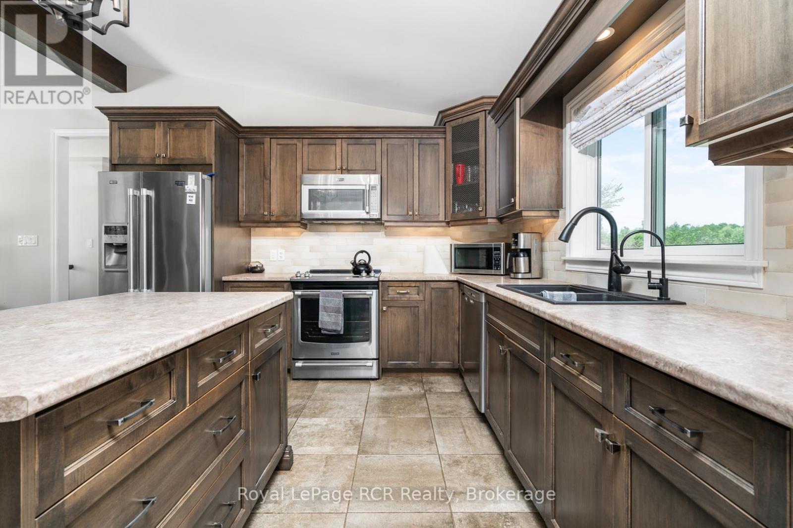 












112 SCOTTS HILL ROAD

,
West Grey,




Ontario
N4N3B8

