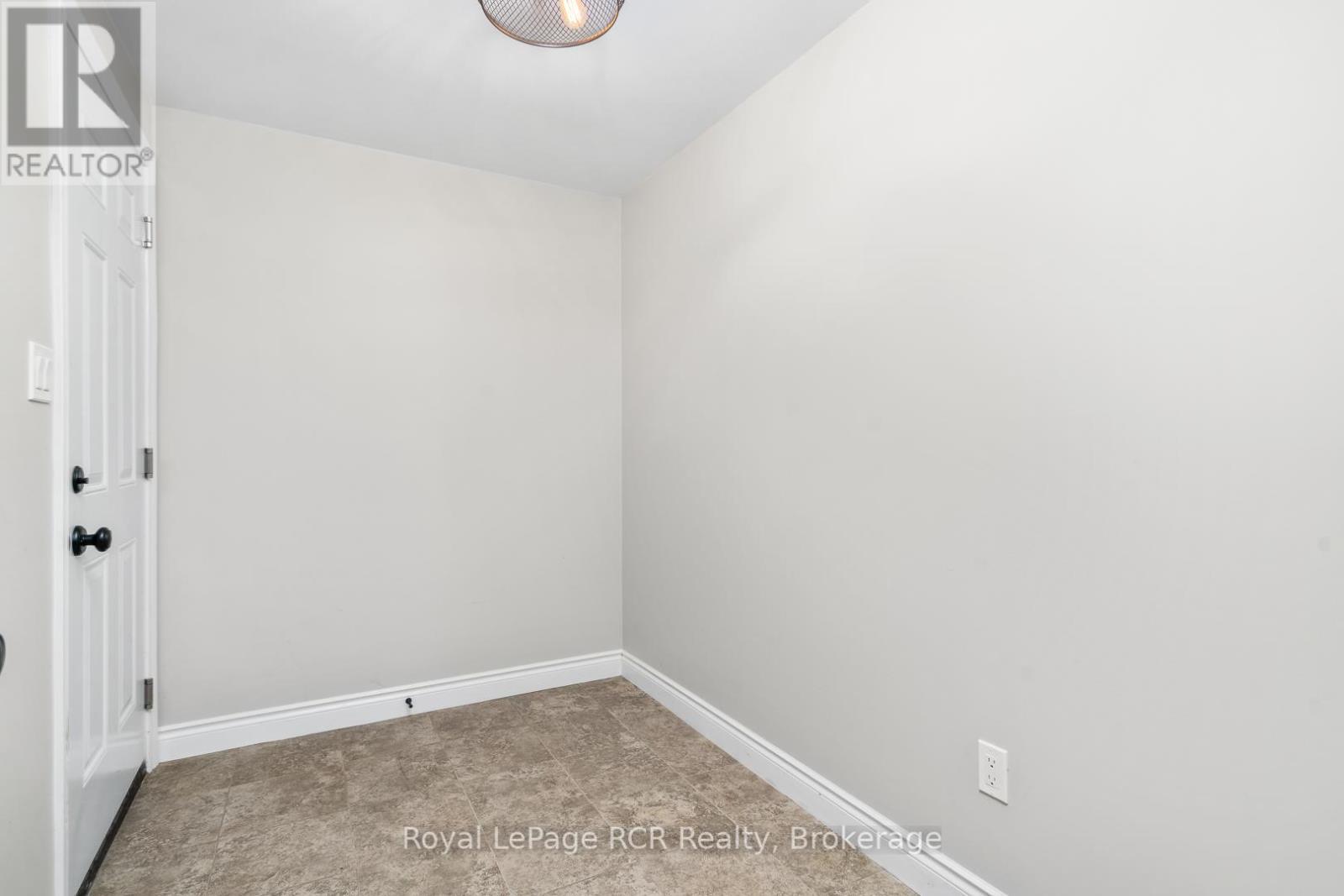












112 SCOTTS HILL ROAD

,
West Grey,




Ontario
N4N3B8

