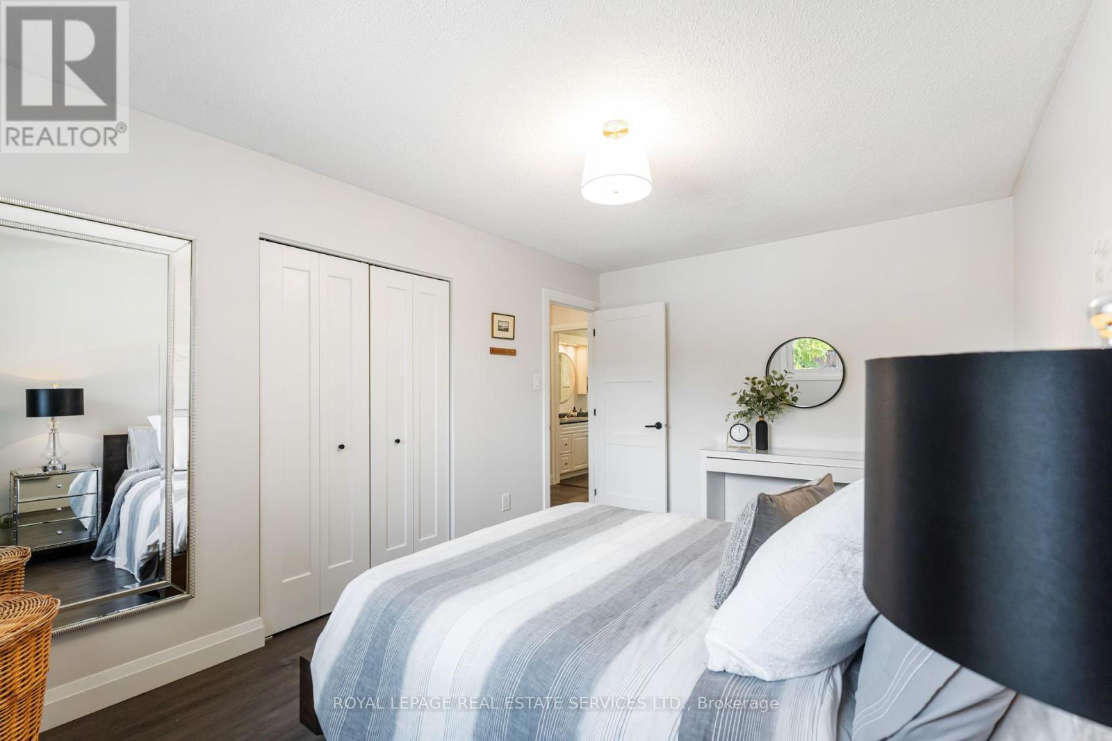 












11 ASHWOOD COURT

,
Hamilton,




Ontario
L8E3C8


