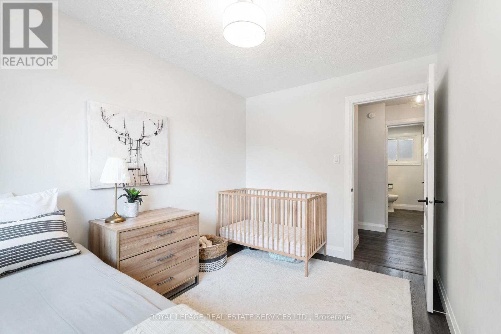 












11 ASHWOOD COURT

,
Hamilton,




Ontario
L8E3C8

