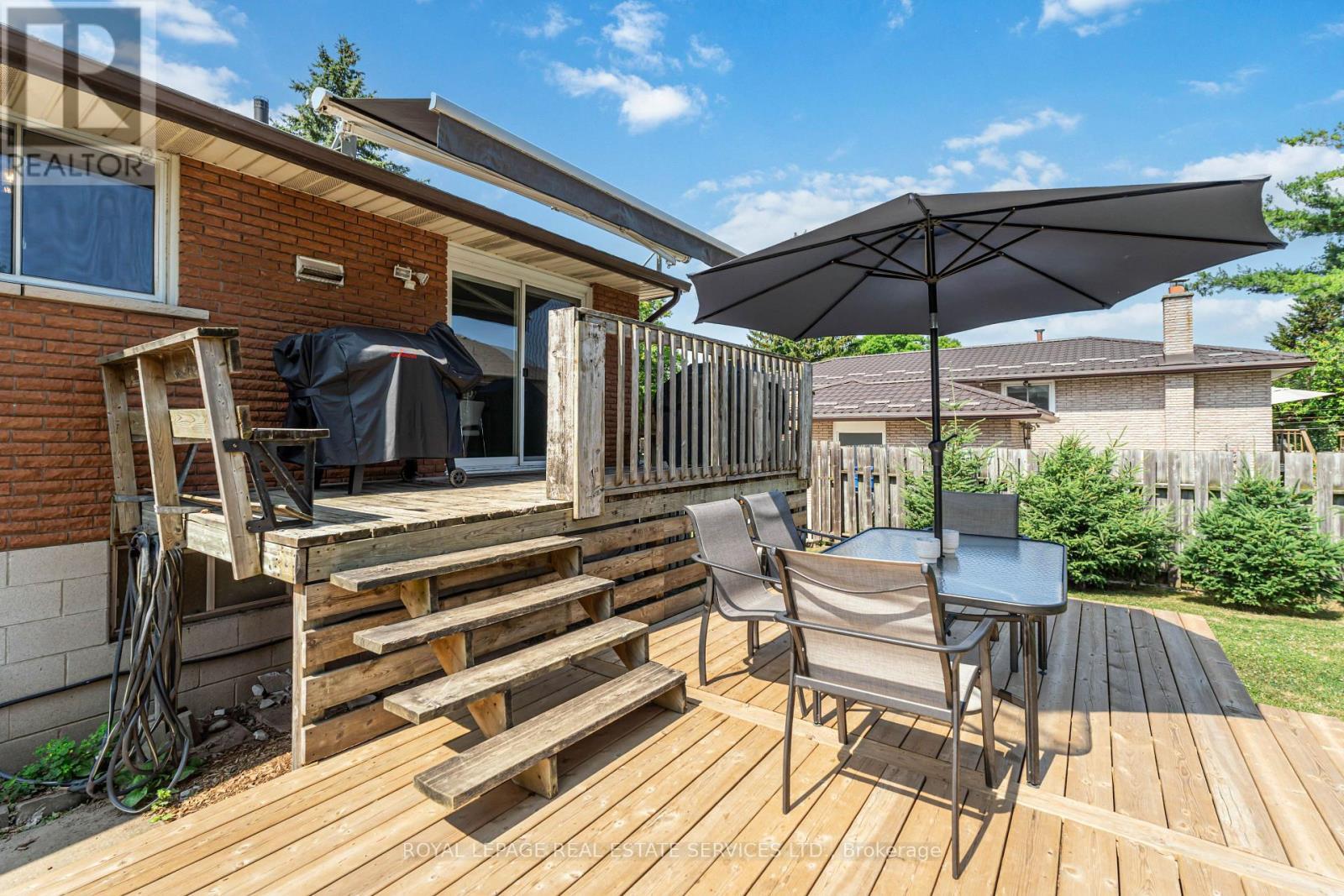 












11 ASHWOOD COURT

,
Hamilton,




Ontario
L8E3C8

