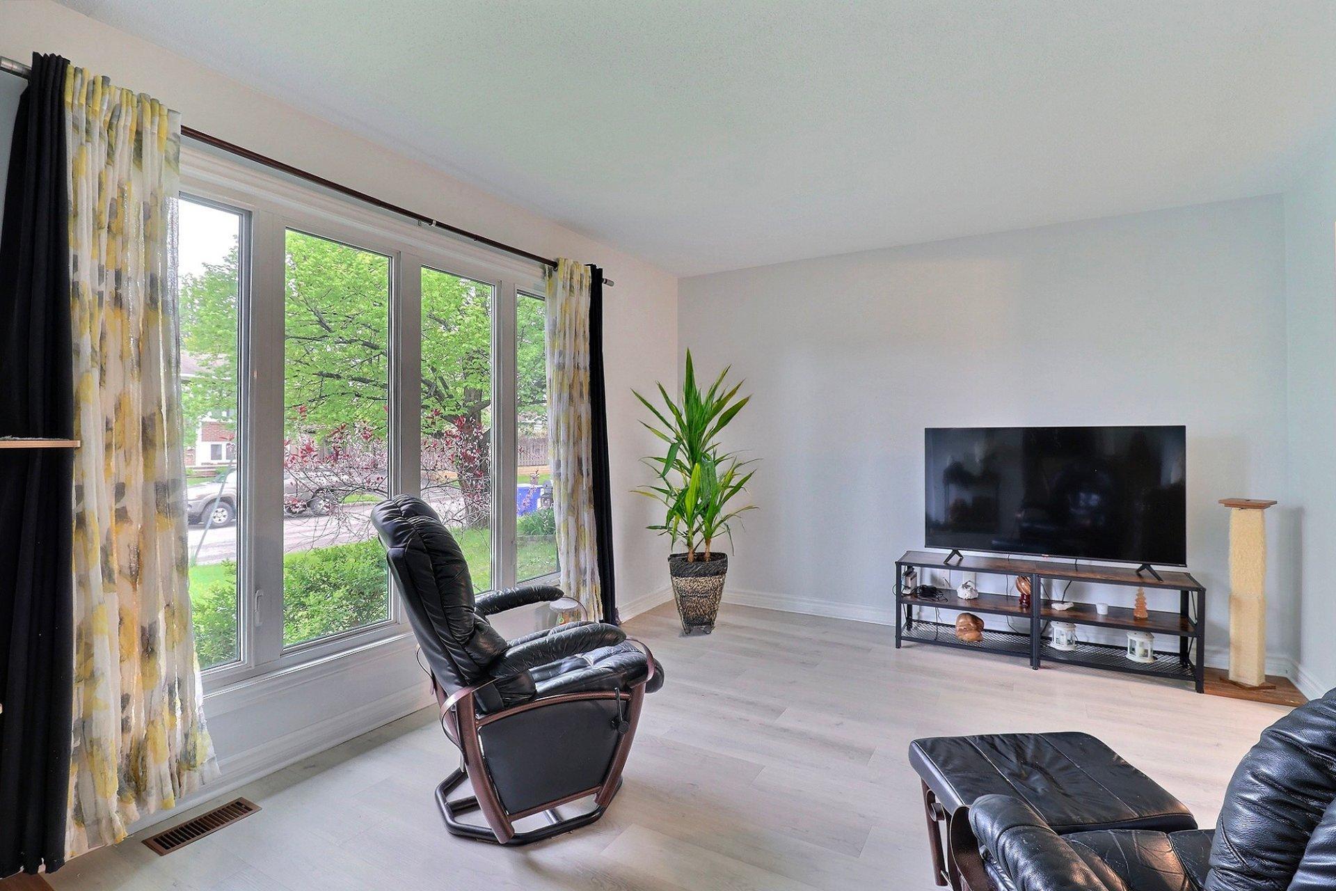 









81


Rue Bocage

,
Gatineau (Gatineau),




QC
J8T7W5

