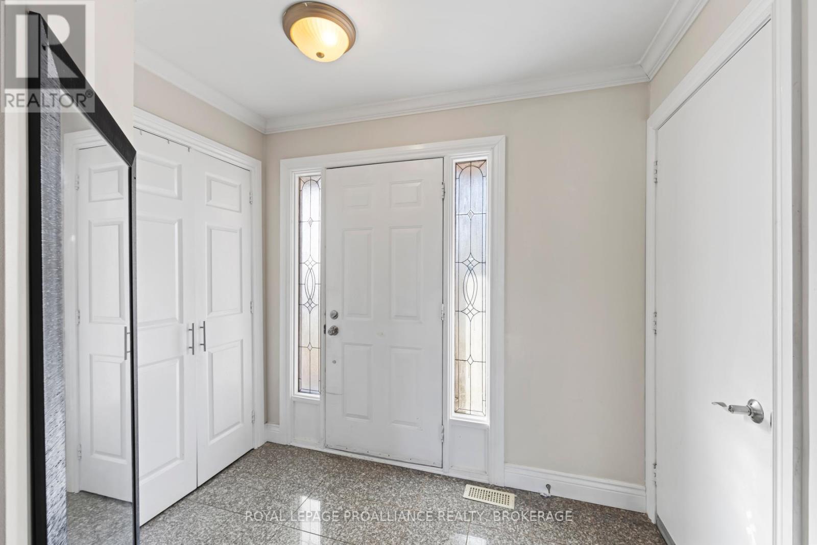 












29 - 1098 KING STREET W

,
Kingston (Central City West),




Ontario
K7M8J1


