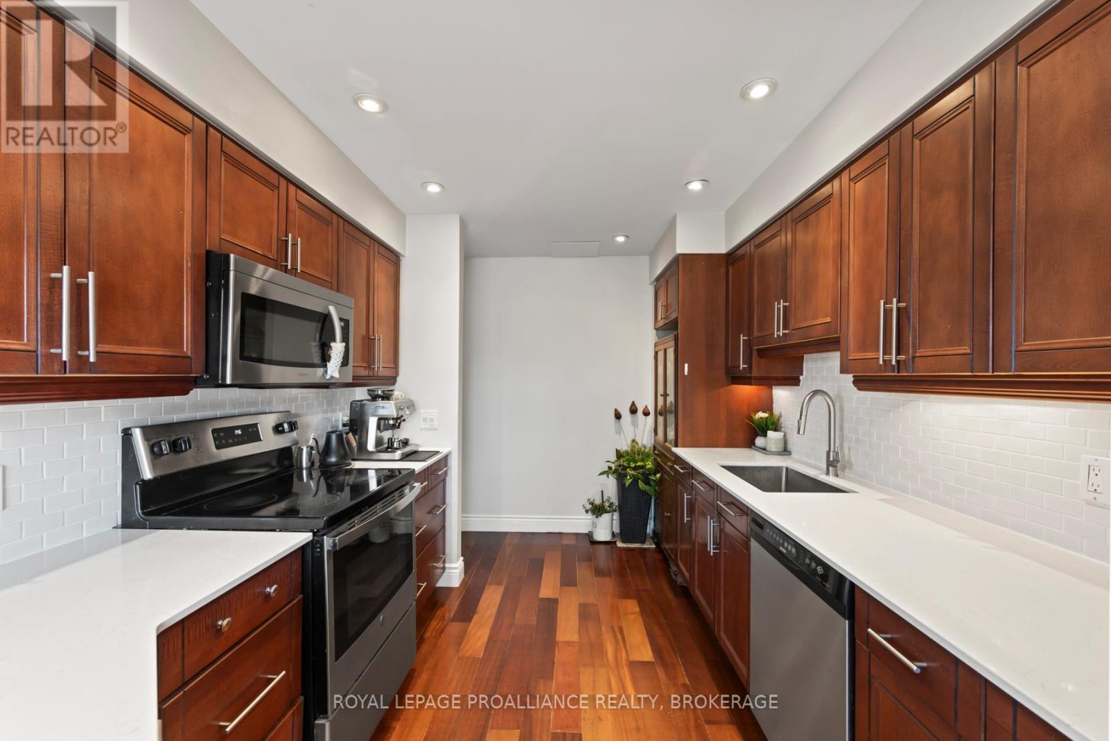 












29 - 1098 KING STREET W

,
Kingston (Central City West),




Ontario
K7M8J1

