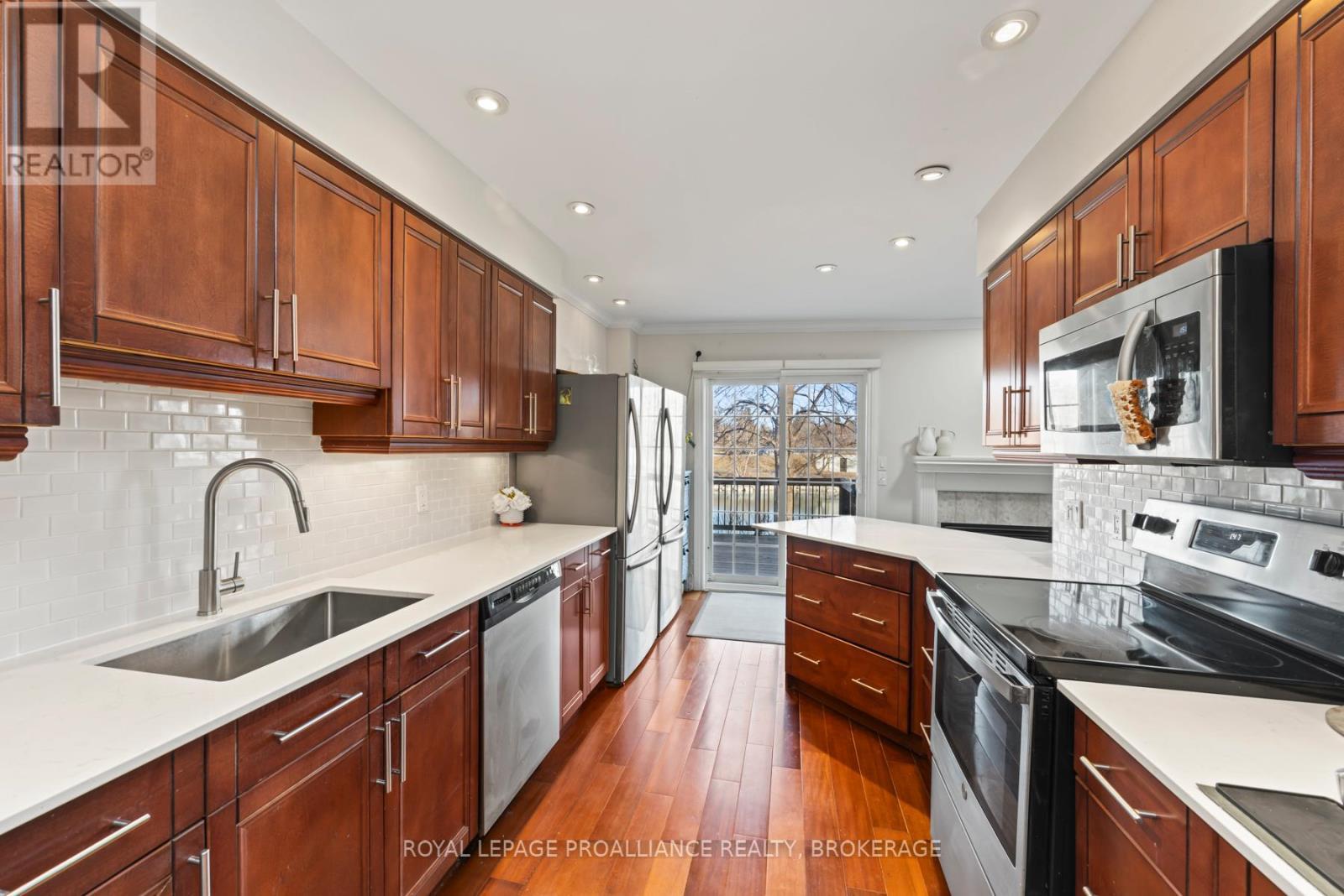 












29 - 1098 KING STREET W

,
Kingston (Central City West),




Ontario
K7M8J1

