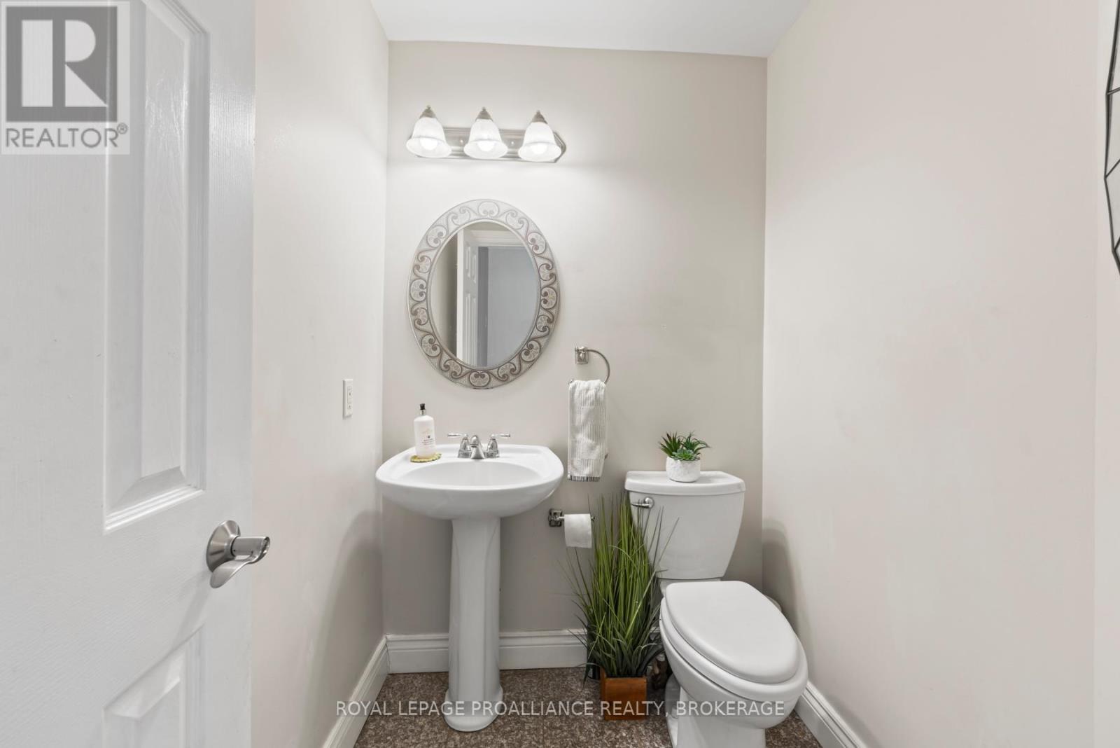 












29 - 1098 KING STREET W

,
Kingston (Central City West),




Ontario
K7M8J1

