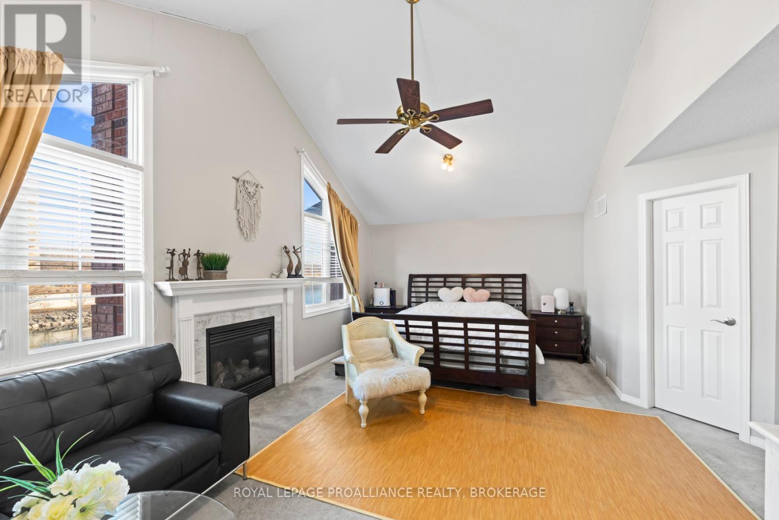 












29 - 1098 KING STREET W

,
Kingston (Central City West),




Ontario
K7M8J1

