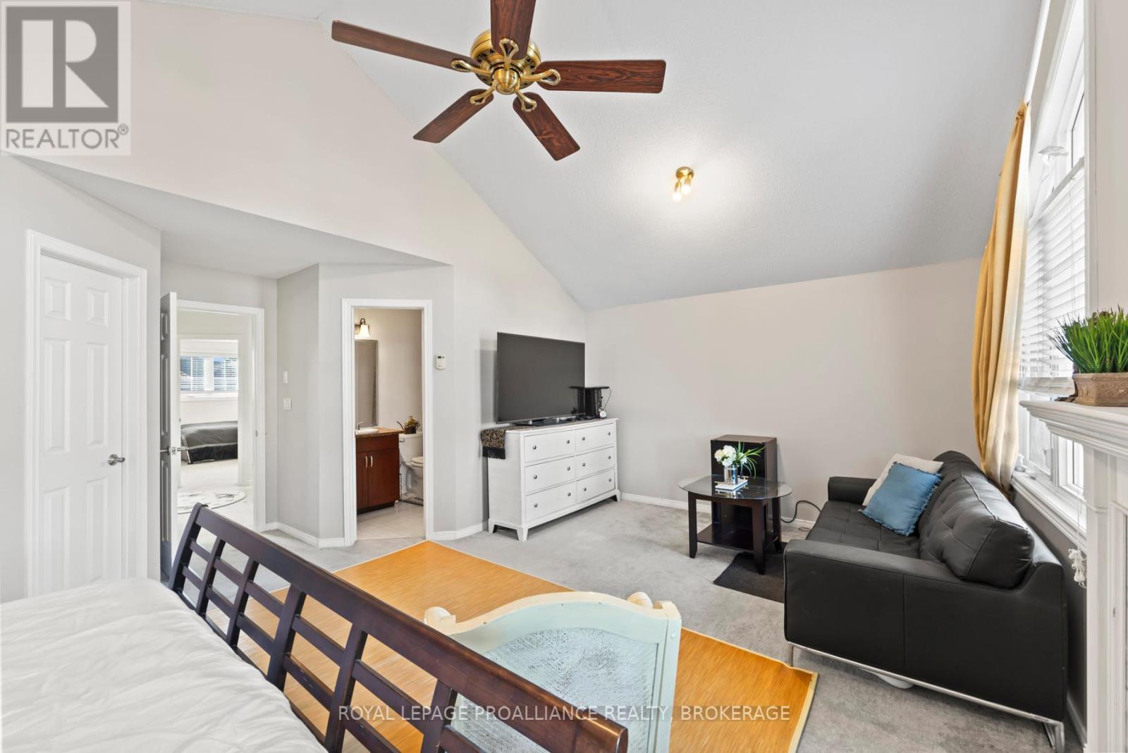 












29 - 1098 KING STREET W

,
Kingston (Central City West),




Ontario
K7M8J1

