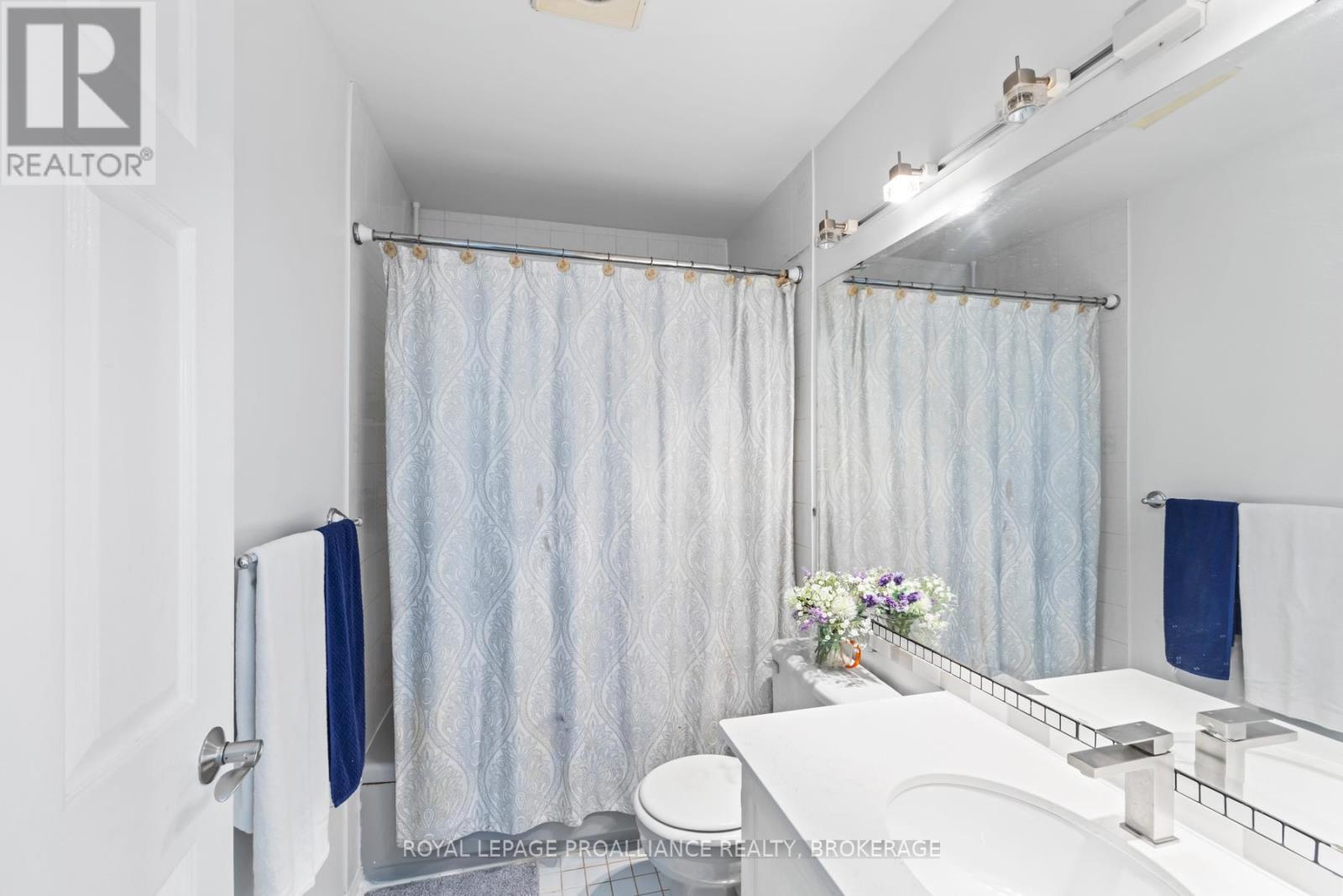 












29 - 1098 KING STREET W

,
Kingston (Central City West),




Ontario
K7M8J1

