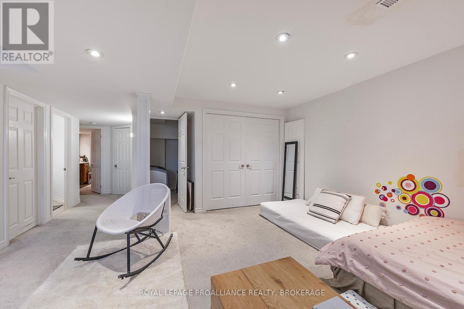 












29 - 1098 KING STREET W

,
Kingston (Central City West),




Ontario
K7M8J1

