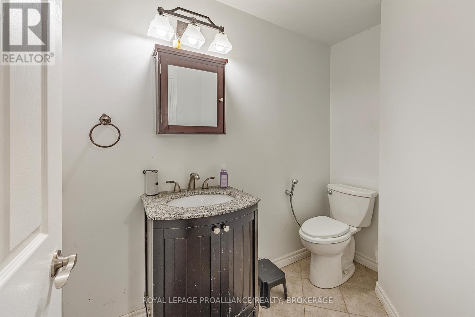 












29 - 1098 KING STREET W

,
Kingston (Central City West),




Ontario
K7M8J1

