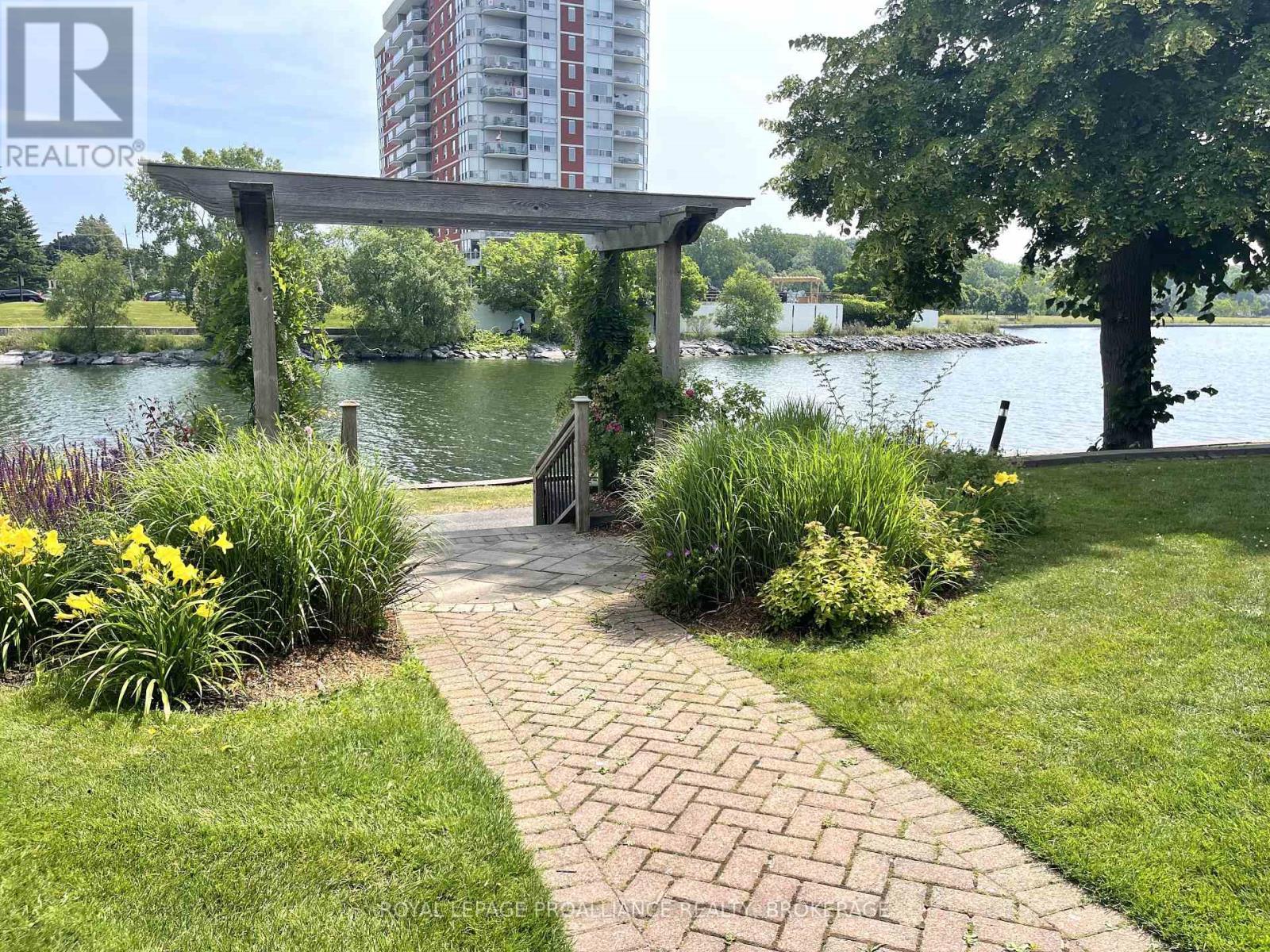 












29 - 1098 KING STREET W

,
Kingston (Central City West),




Ontario
K7M8J1

