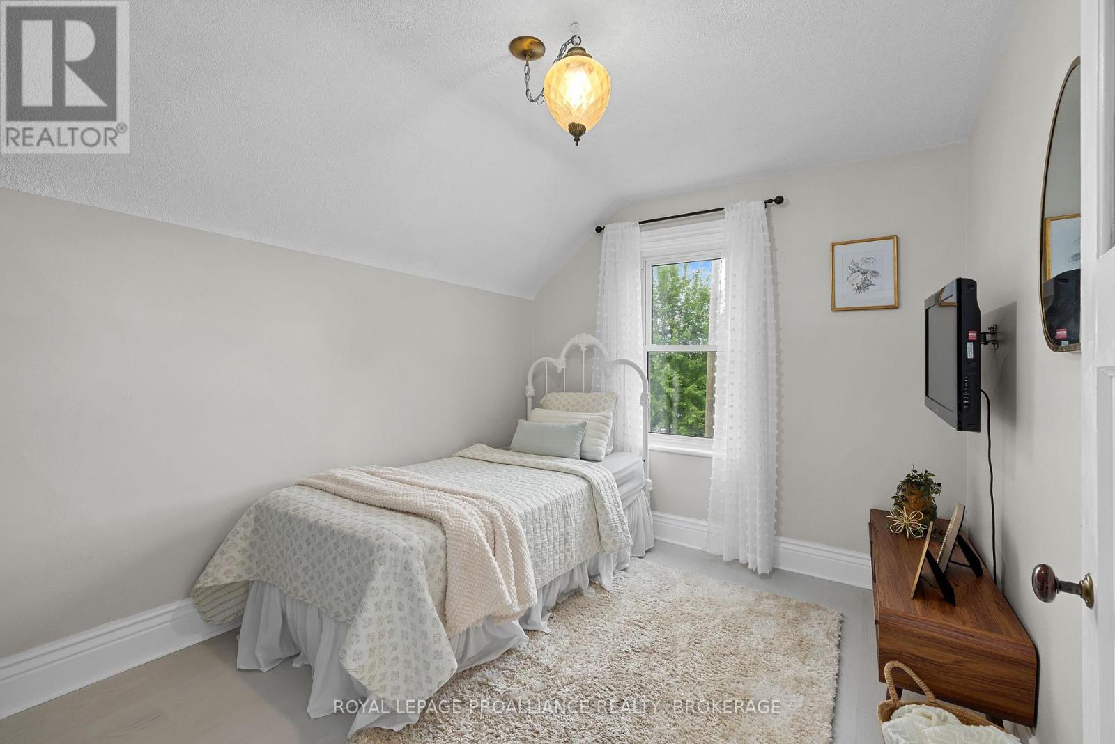 












420 GARDEN STREET

,
Gananoque,




Ontario
K7G1J7

