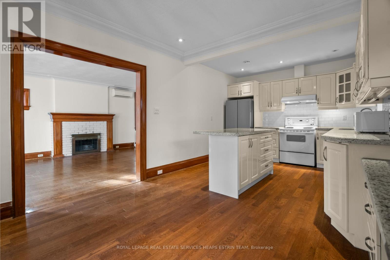 












MAIN - 88 WELLAND AVENUE

,
Toronto,




Ontario
M4T2J2

