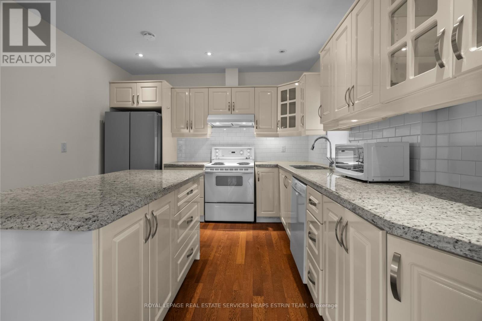 












MAIN - 88 WELLAND AVENUE

,
Toronto,




Ontario
M4T2J2

