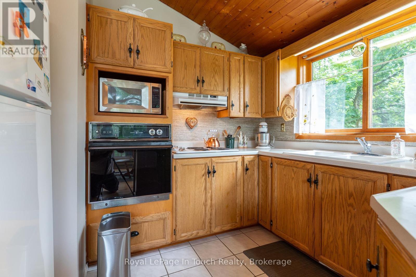 












3098 ISLAND 1040

,
Georgian Bay (Baxter),




Ontario
P0E1E0

