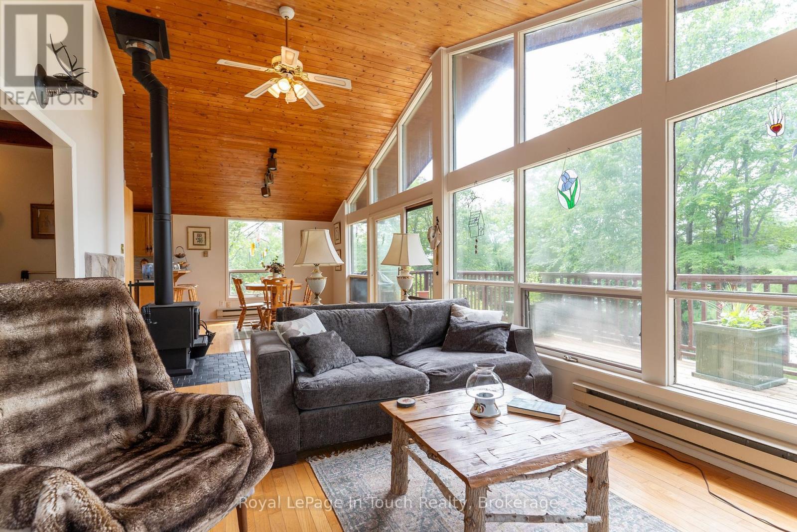 












3098 ISLAND 1040

,
Georgian Bay (Baxter),




Ontario
P0E1E0

