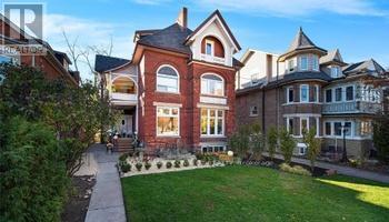 












2 - 178 HIGH PARK AVENUE

,
Toronto,




Ontario
M6P2S4

