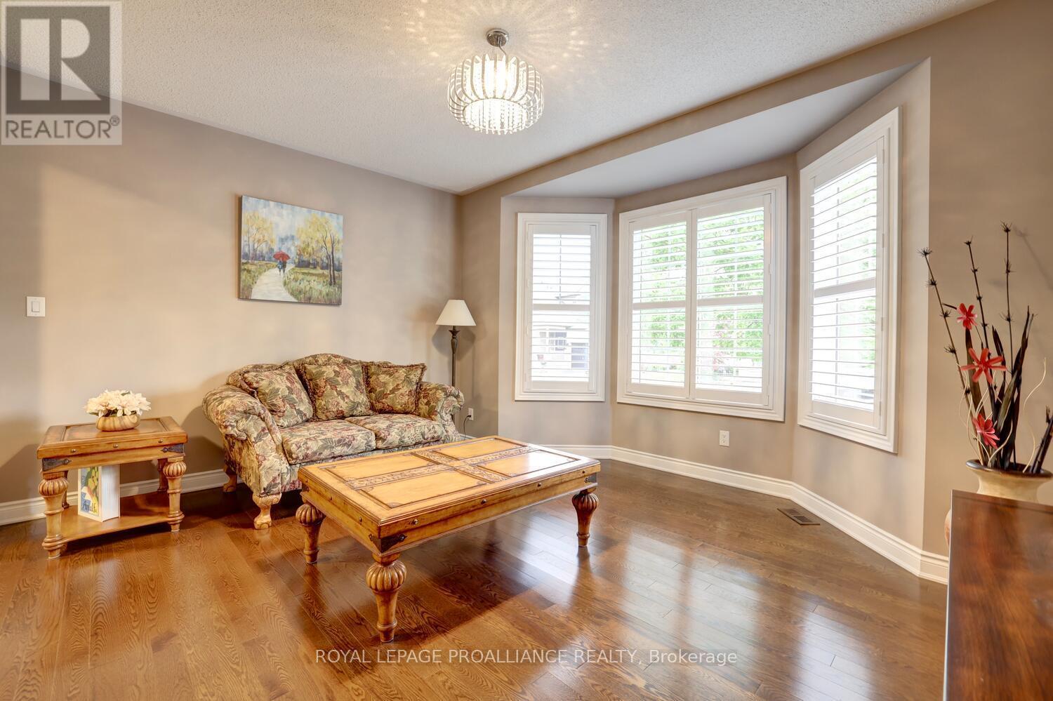 












497 CUSICK CIRCLE

,
Milton (HA Harrison),




Ontario
L9T0M9

