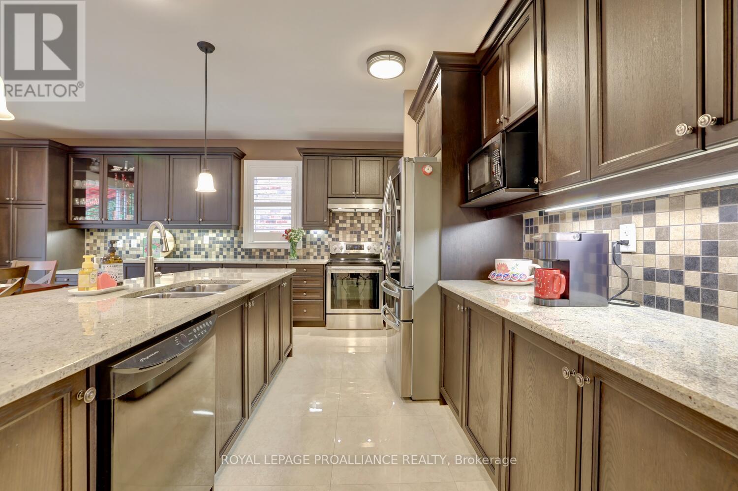 












497 CUSICK CIRCLE

,
Milton (HA Harrison),




Ontario
L9T0M9

