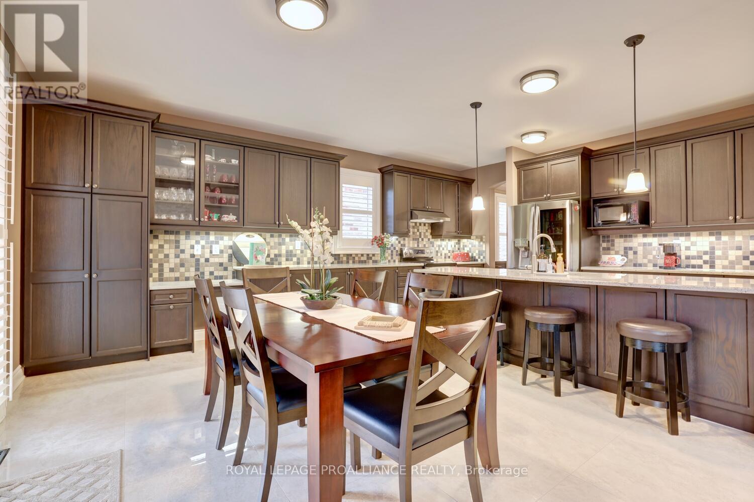 












497 CUSICK CIRCLE

,
Milton (HA Harrison),




Ontario
L9T0M9


