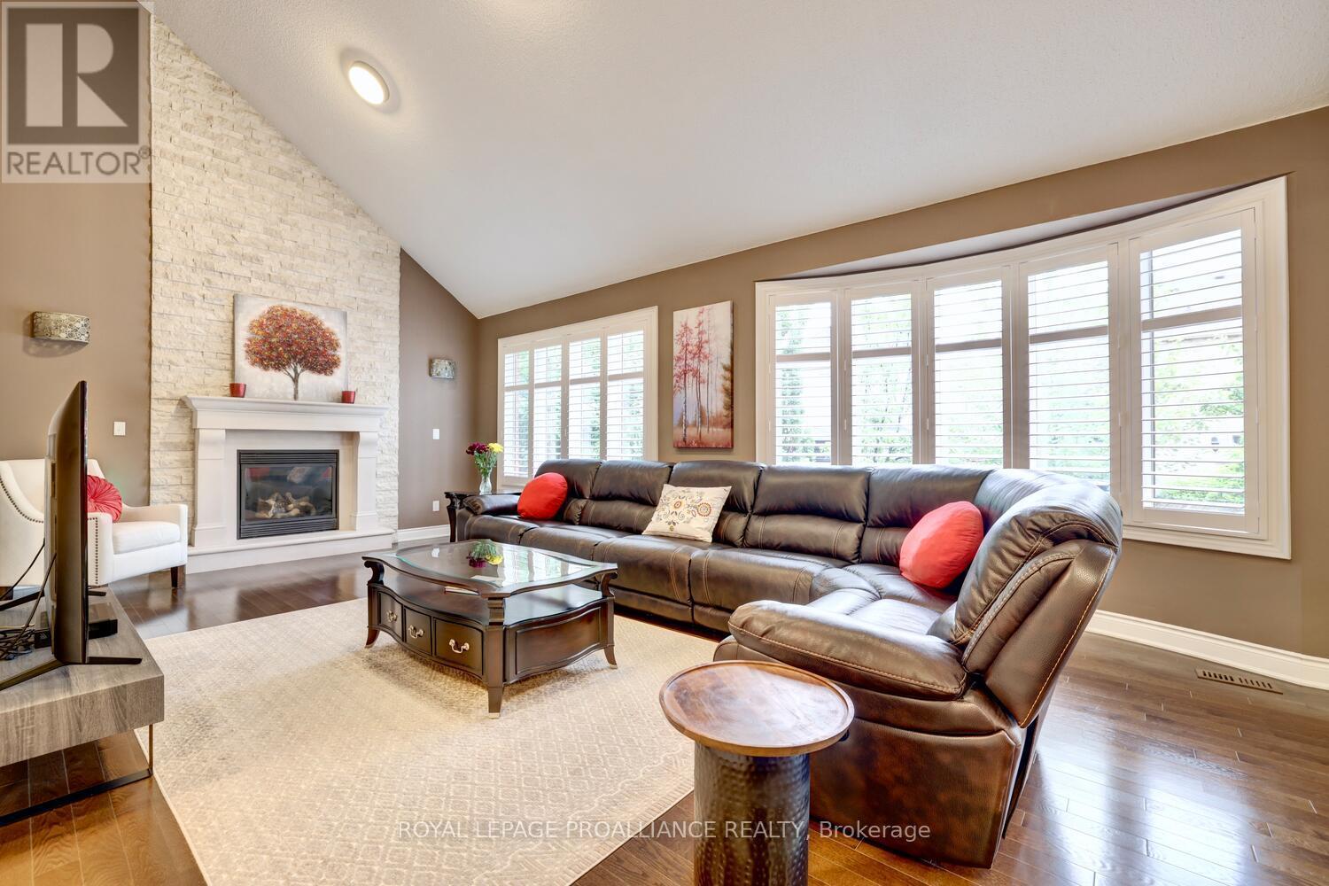 












497 CUSICK CIRCLE

,
Milton (HA Harrison),




Ontario
L9T0M9

