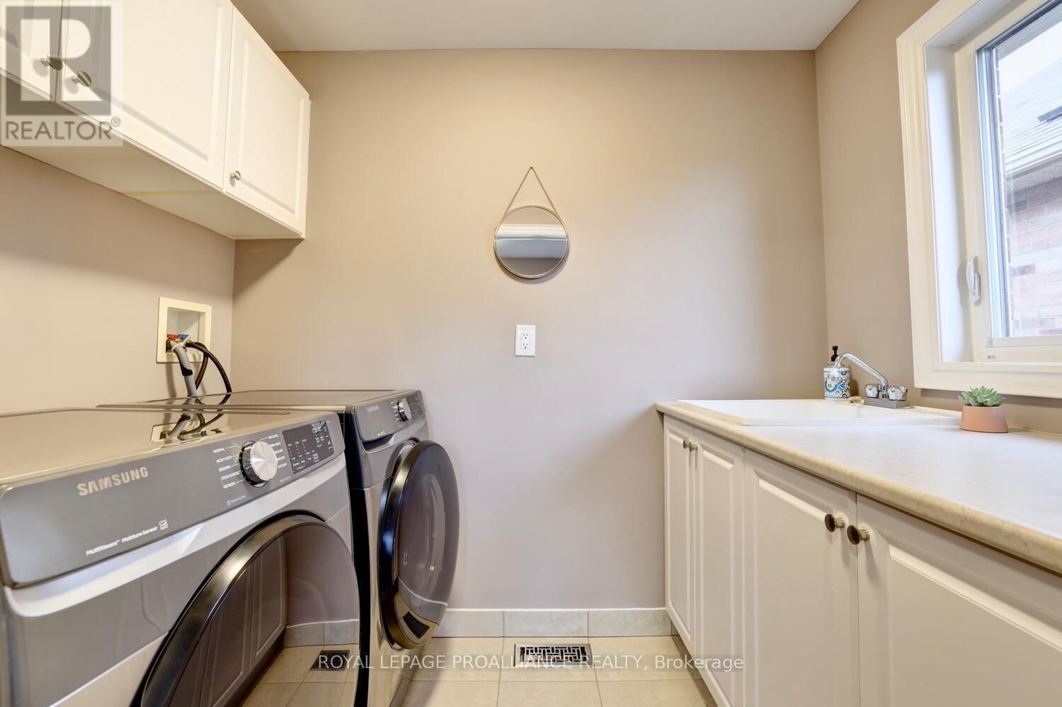 












497 CUSICK CIRCLE

,
Milton (HA Harrison),




Ontario
L9T0M9

