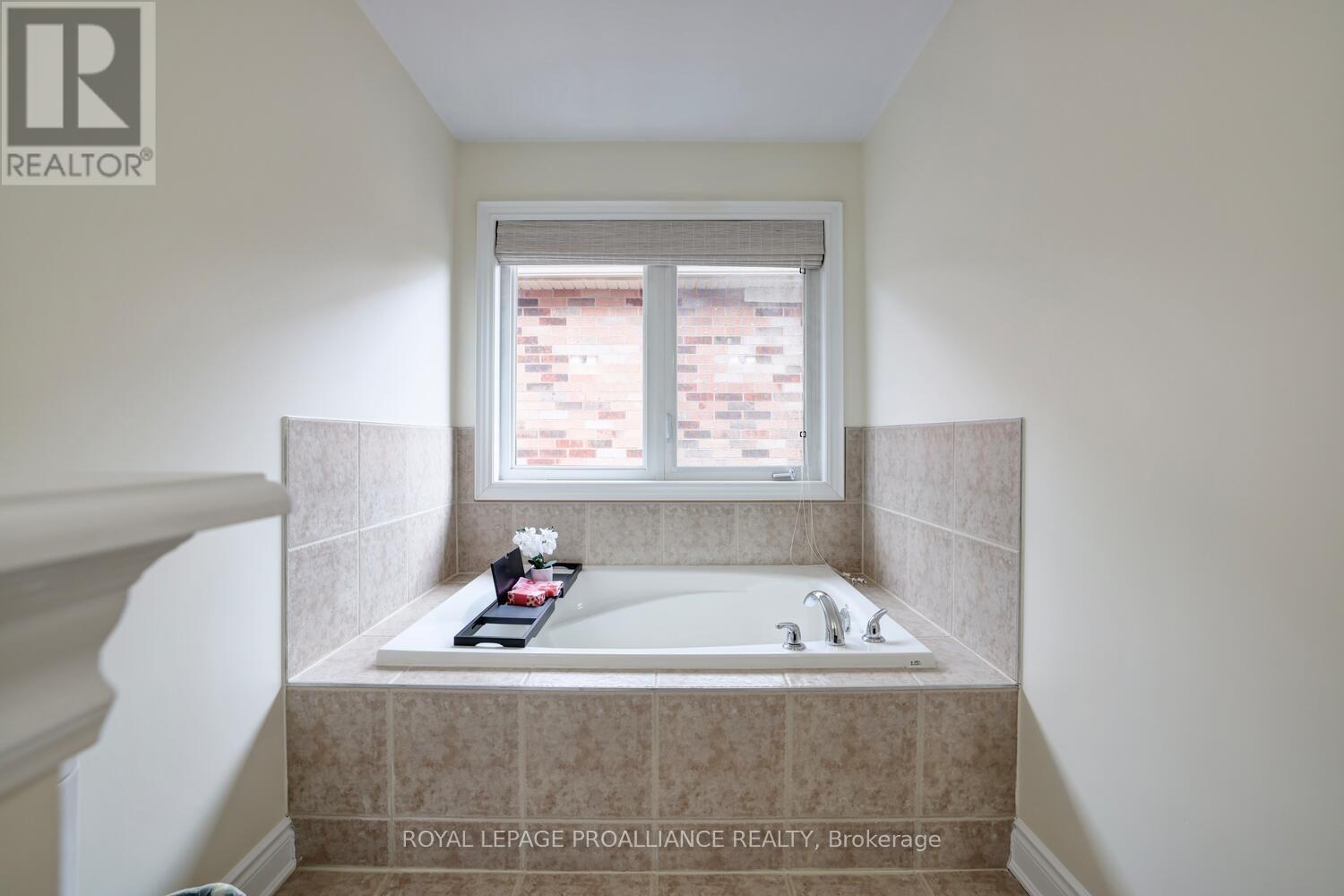 












497 CUSICK CIRCLE

,
Milton (HA Harrison),




Ontario
L9T0M9

