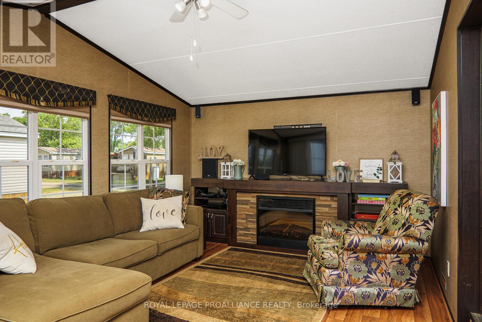 












13 BEACH VIEW LANE - 486 COUNTY ROAD 18

,
Prince Edward County (Athol Ward),




Ontario
K0K1P0

