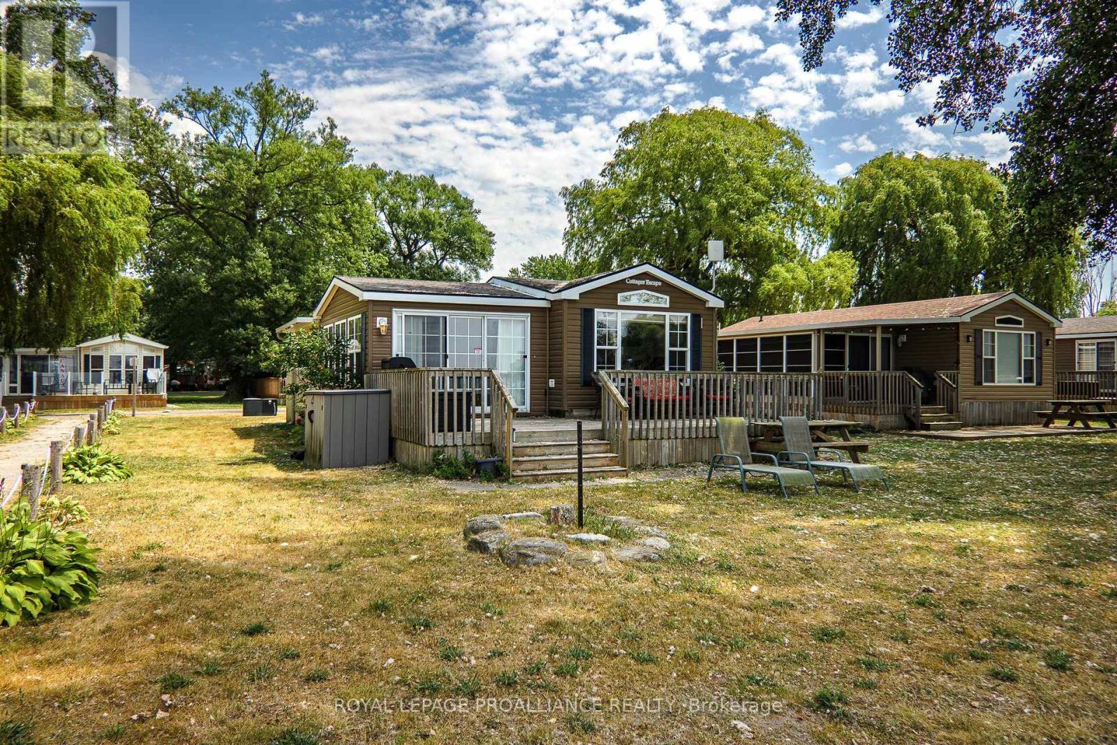 












13 BEACH VIEW LANE - 486 COUNTY ROAD 18

,
Prince Edward County (Athol Ward),




Ontario
K0K1P0

