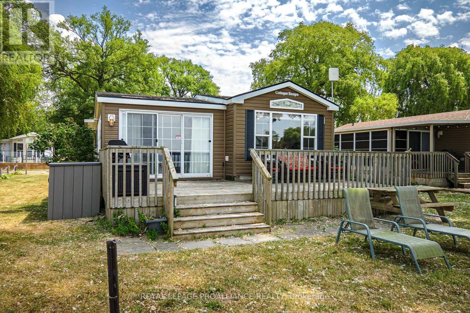 












13 BEACH VIEW LANE - 486 COUNTY ROAD 18

,
Prince Edward County (Athol Ward),




Ontario
K0K1P0


