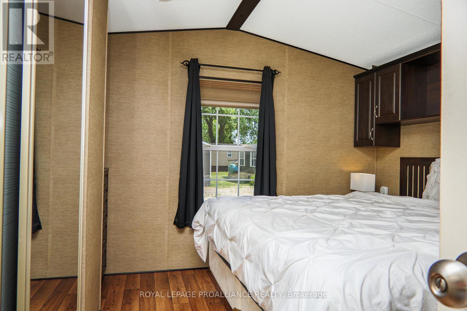 












13 BEACH VIEW LANE - 486 COUNTY ROAD 18

,
Prince Edward County (Athol Ward),




Ontario
K0K1P0

