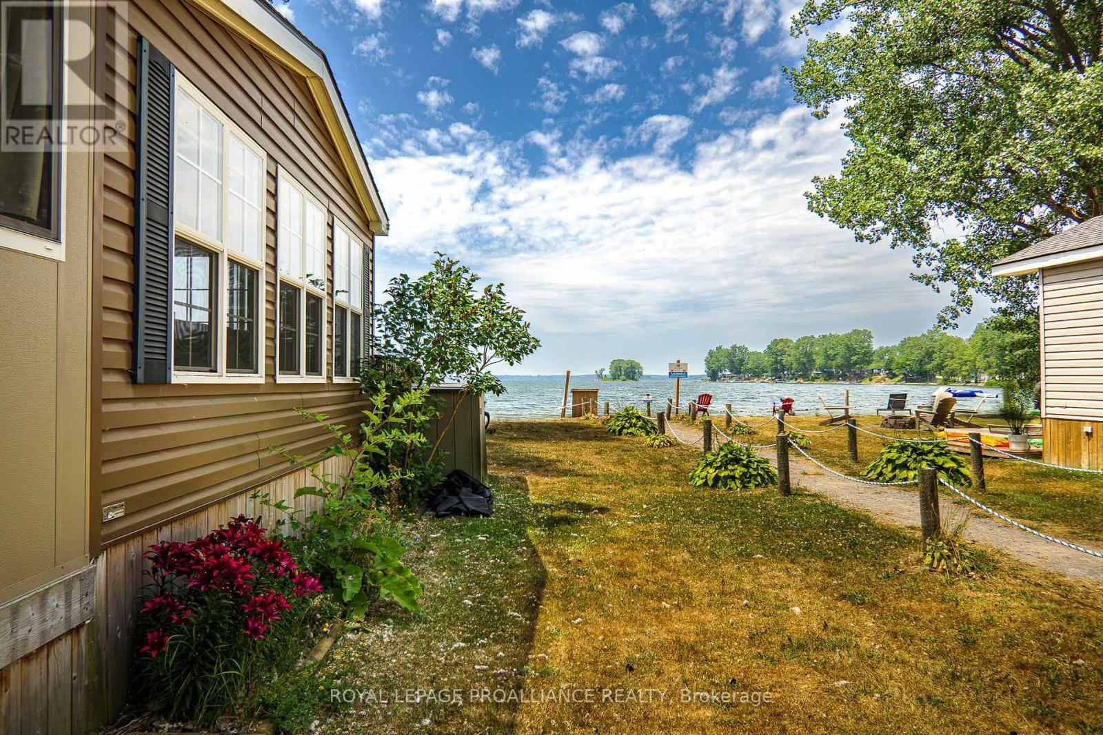 












13 BEACH VIEW LANE - 486 COUNTY ROAD 18

,
Prince Edward County (Athol Ward),




Ontario
K0K1P0


