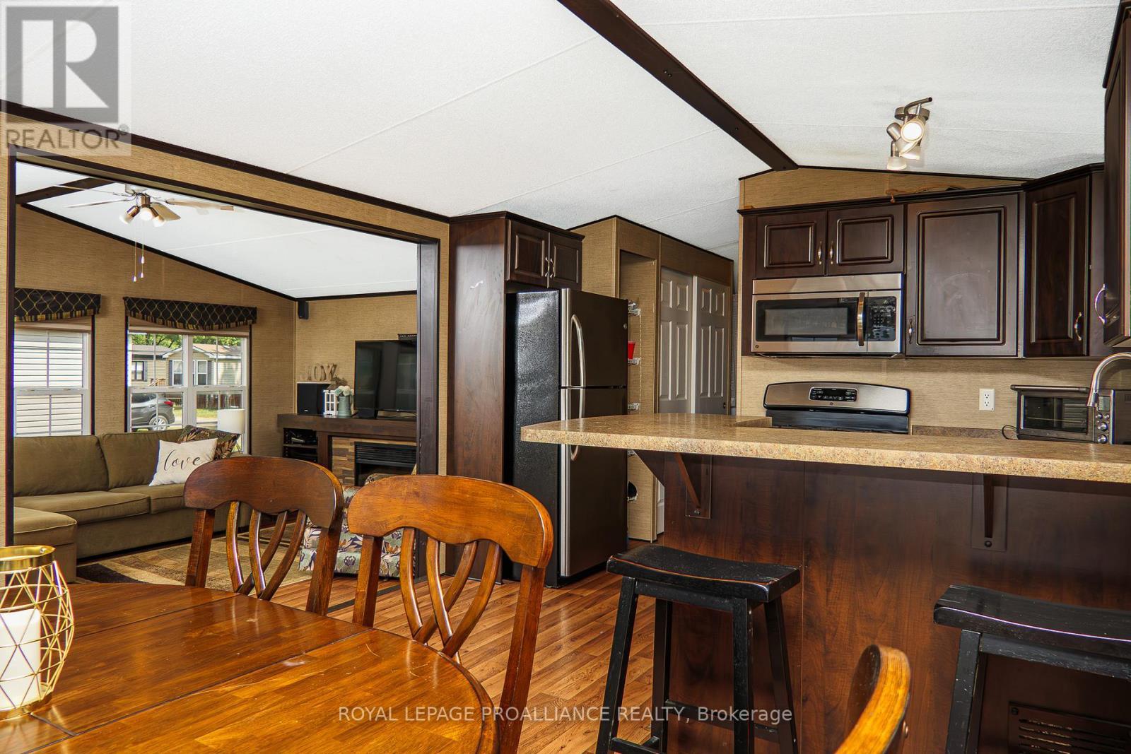












13 BEACH VIEW LANE - 486 COUNTY ROAD 18

,
Prince Edward County (Athol Ward),




Ontario
K0K1P0

