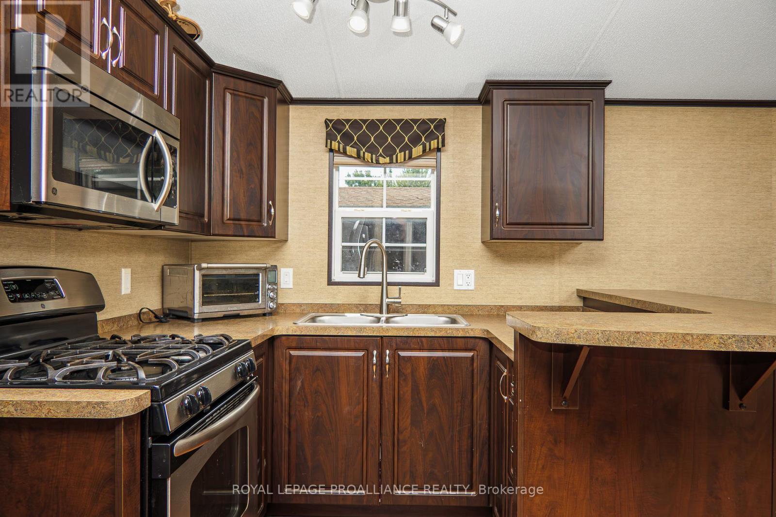 












13 BEACH VIEW LANE - 486 COUNTY ROAD 18

,
Prince Edward County (Athol Ward),




Ontario
K0K1P0

