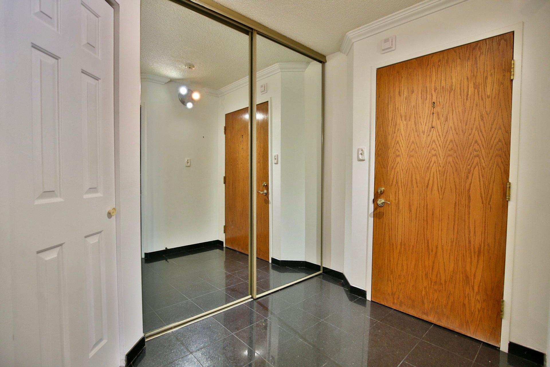 









51


Place Charles-Le Moyne

, T301,
Longueuil (Le Vieux-Longueuil),




QC
J4K5G6

