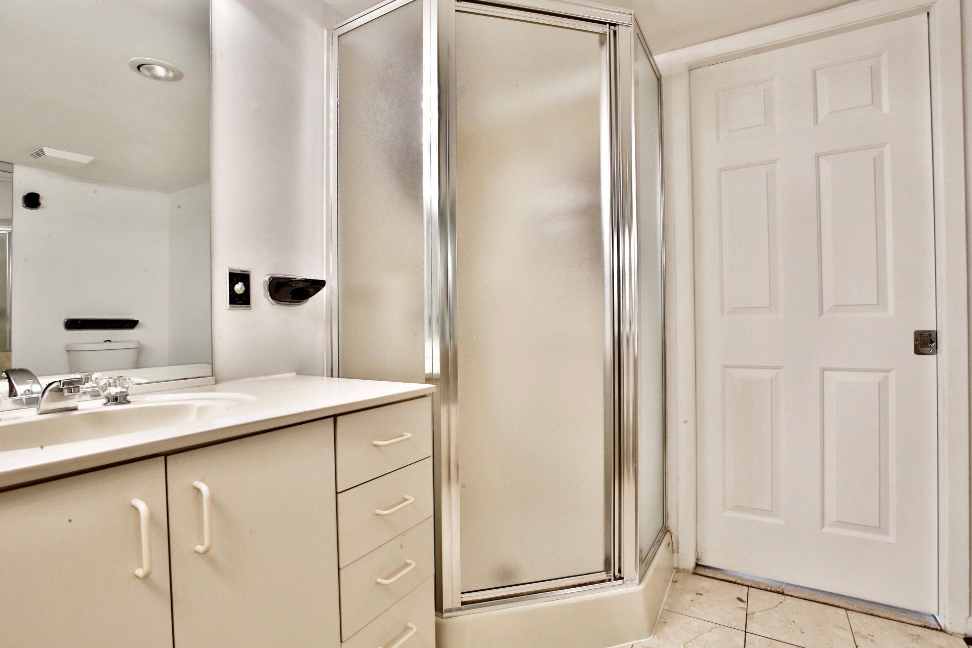 









51


Place Charles-Le Moyne

, T301,
Longueuil (Le Vieux-Longueuil),




QC
J4K5G6

