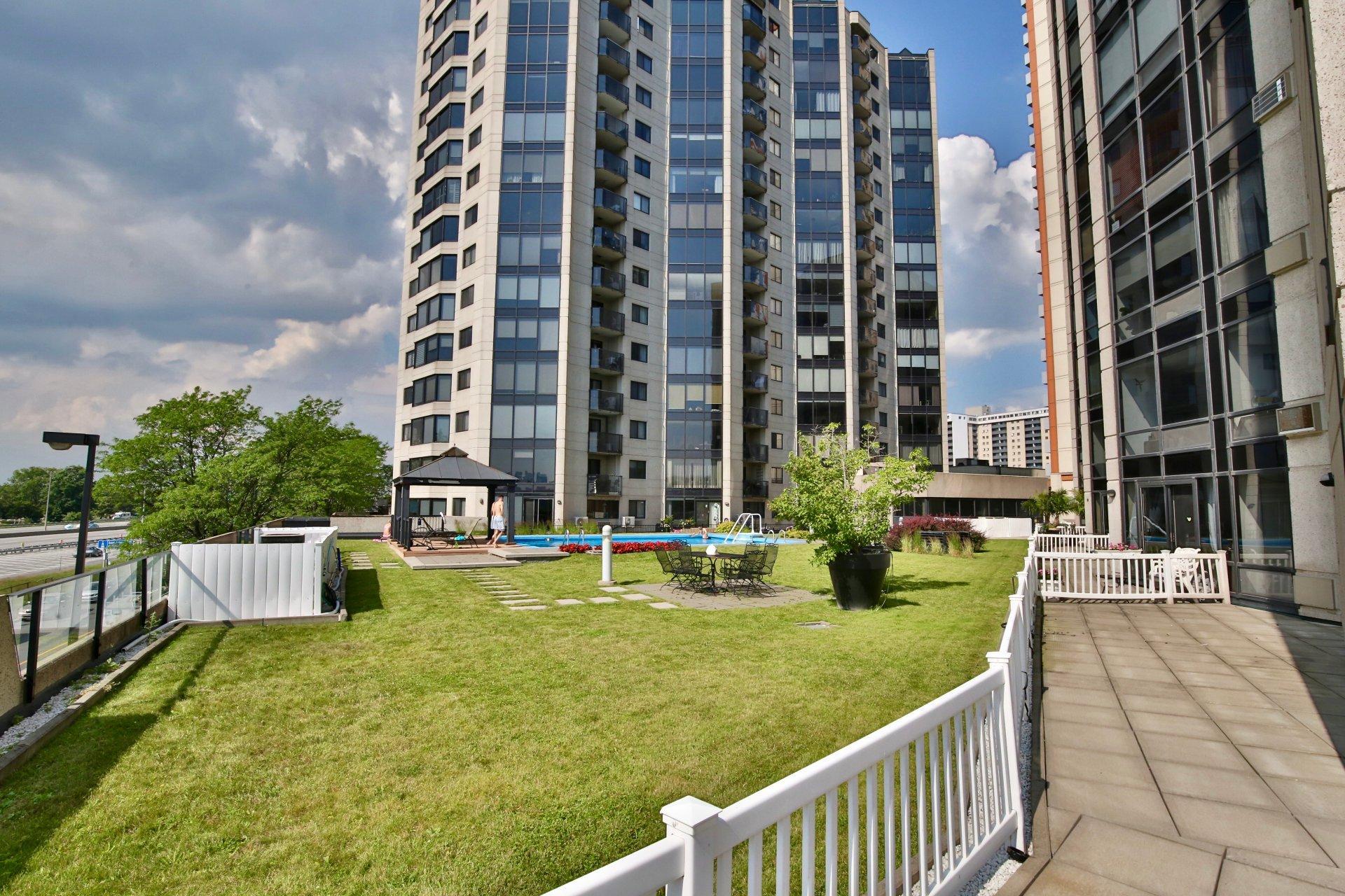 









51


Place Charles-Le Moyne

, T301,
Longueuil (Le Vieux-Longueuil),




QC
J4K5G6

