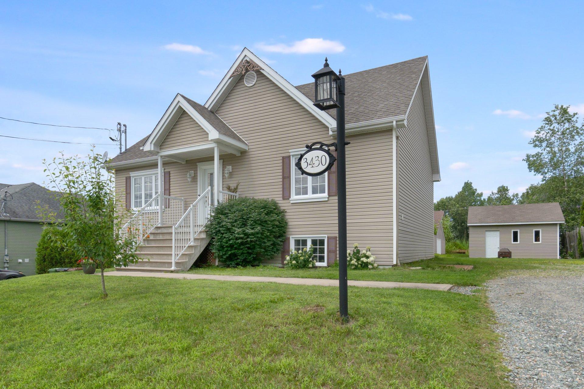 









3430

 - 3432


Rue Générations

,
Sherbrooke (Brompton/Rock Forest/Saint-Élie/Deauville),




QC
J1N0P9

