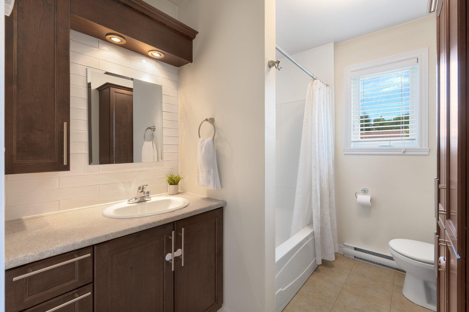 









3430

 - 3432


Rue Générations

,
Sherbrooke (Brompton/Rock Forest/Saint-Élie/Deauville),




QC
J1N0P9

