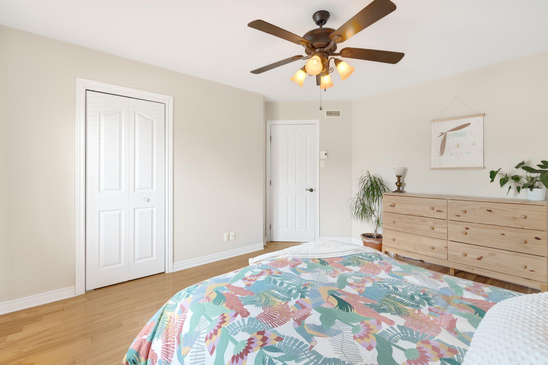 









3430

 - 3432


Rue Générations

,
Sherbrooke (Brompton/Rock Forest/Saint-Élie/Deauville),




QC
J1N0P9

