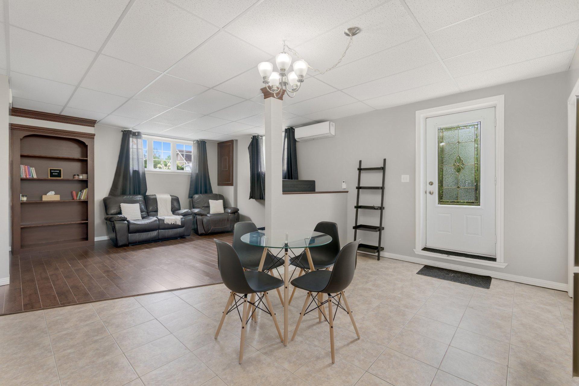 









3430

 - 3432


Rue Générations

,
Sherbrooke (Brompton/Rock Forest/Saint-Élie/Deauville),




QC
J1N0P9

