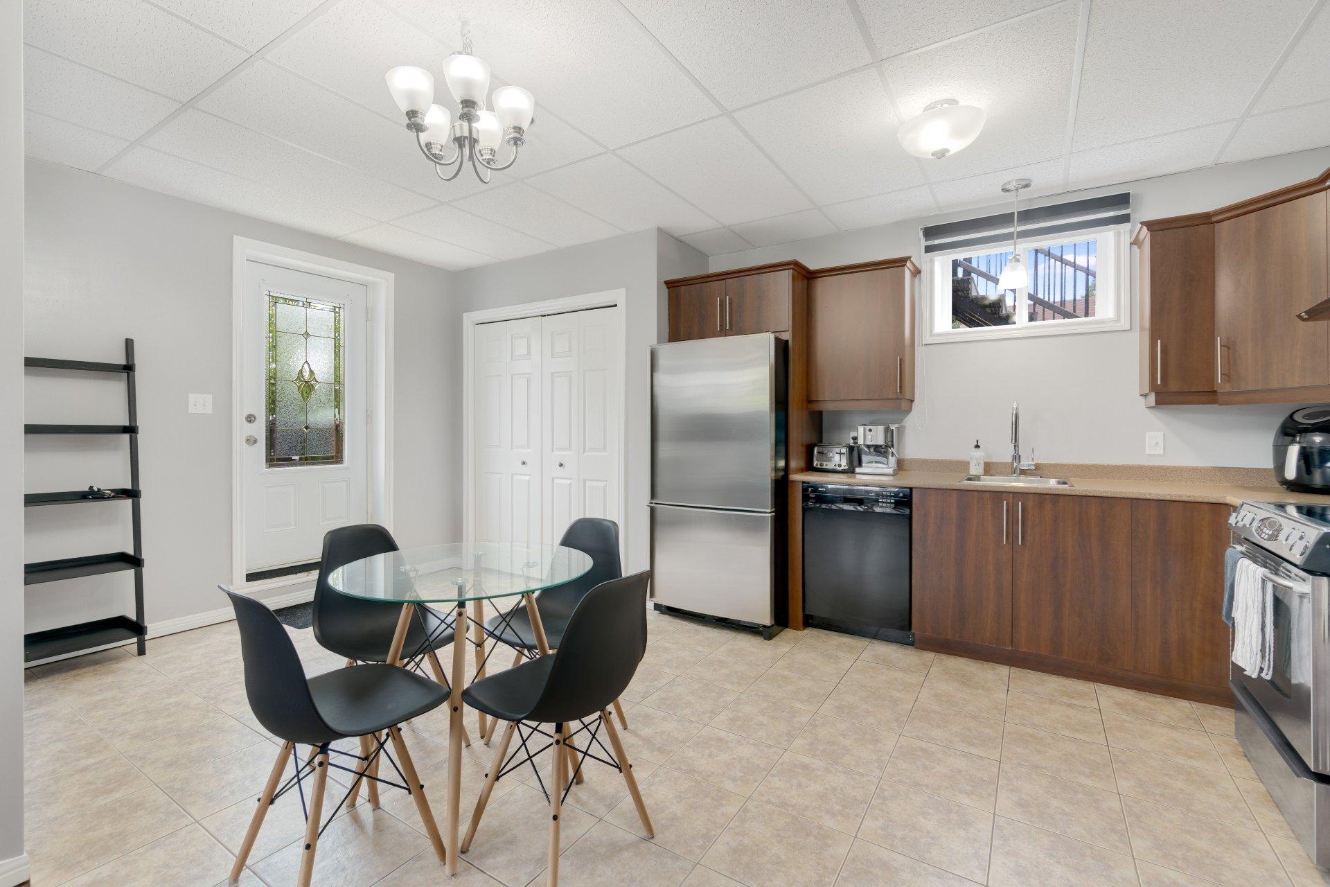 









3430

 - 3432


Rue Générations

,
Sherbrooke (Brompton/Rock Forest/Saint-Élie/Deauville),




QC
J1N0P9

