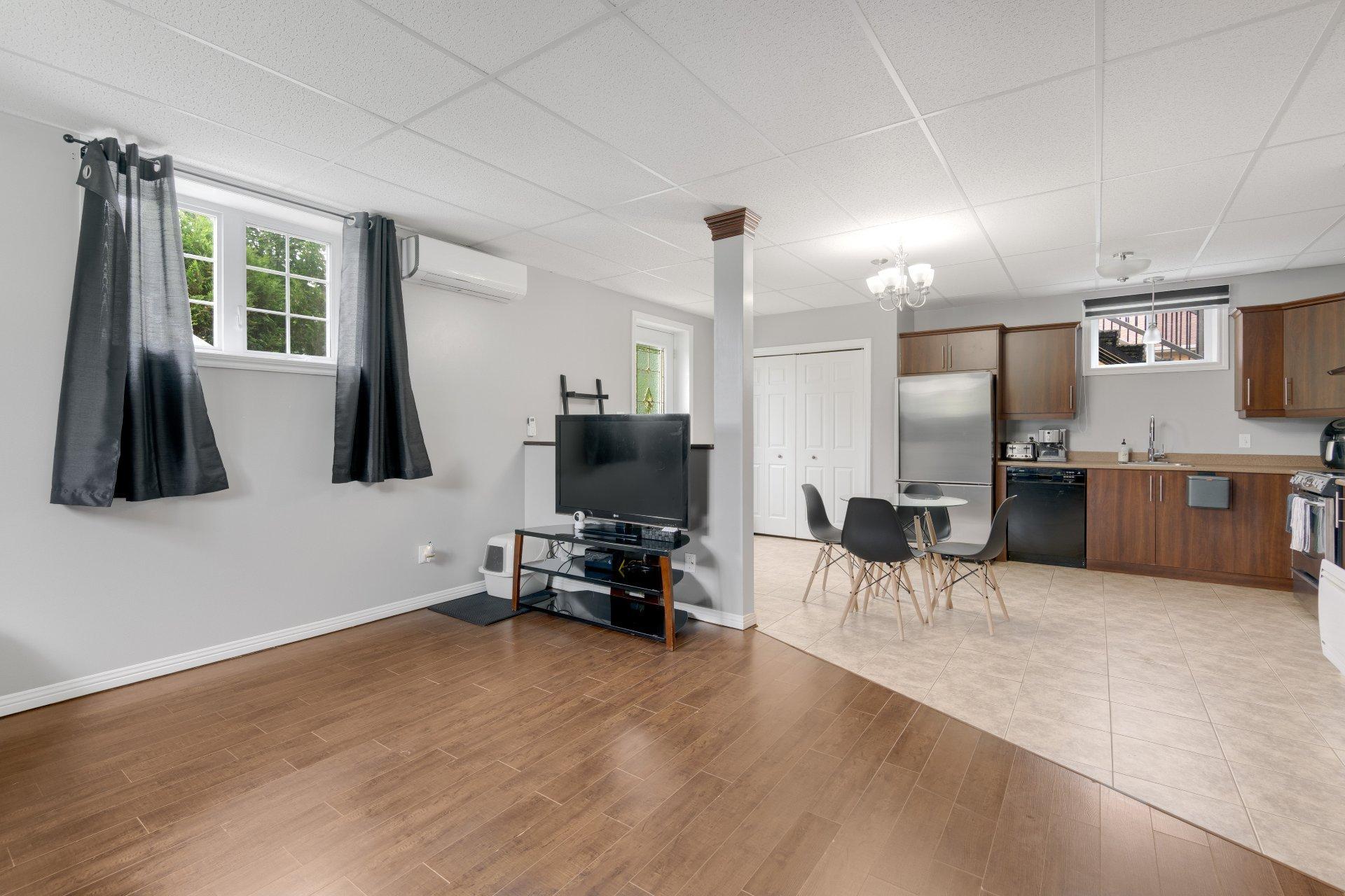 









3430

 - 3432


Rue Générations

,
Sherbrooke (Brompton/Rock Forest/Saint-Élie/Deauville),




QC
J1N0P9

