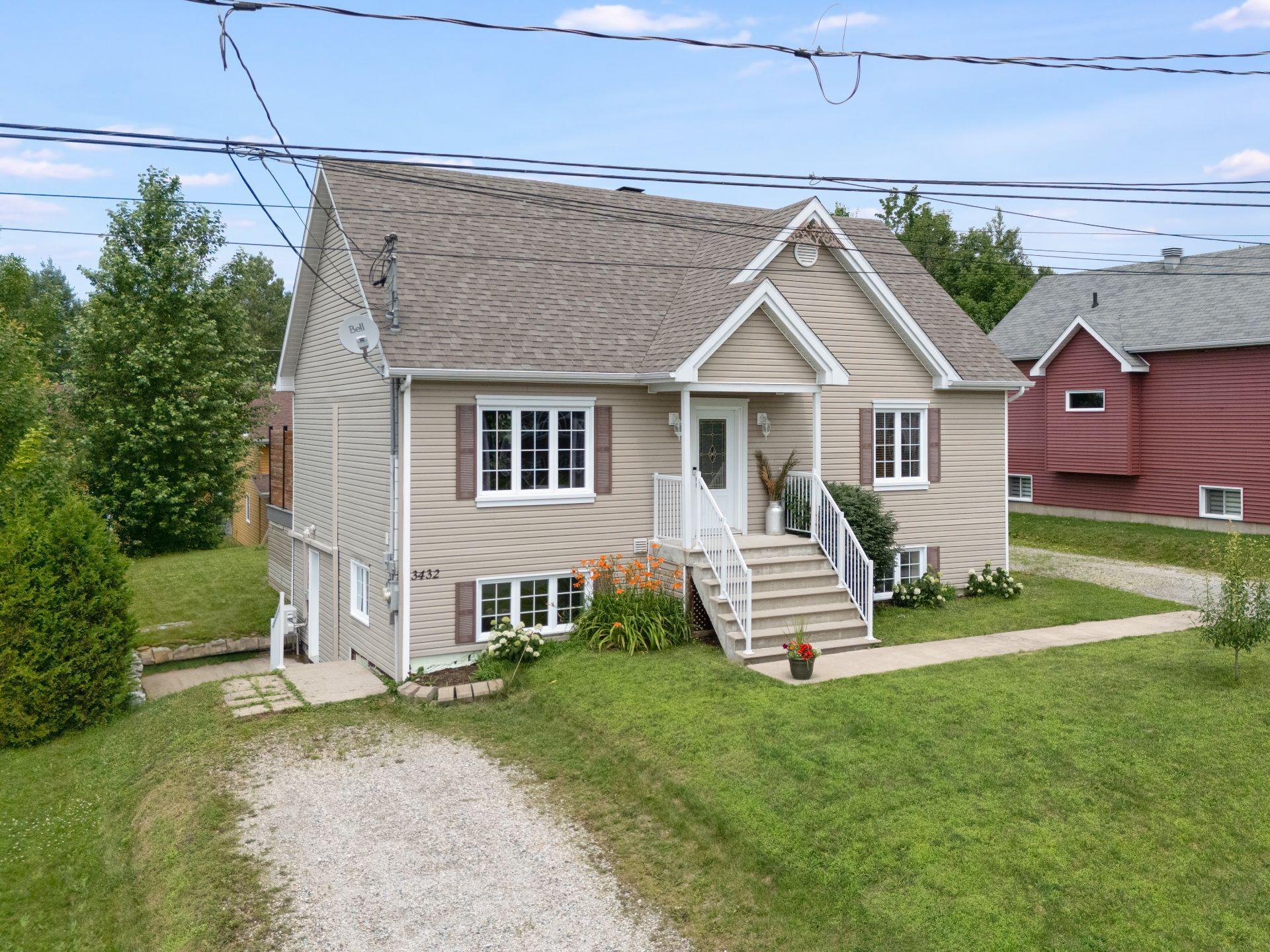 









3430

 - 3432


Rue Générations

,
Sherbrooke (Brompton/Rock Forest/Saint-Élie/Deauville),




QC
J1N0P9

