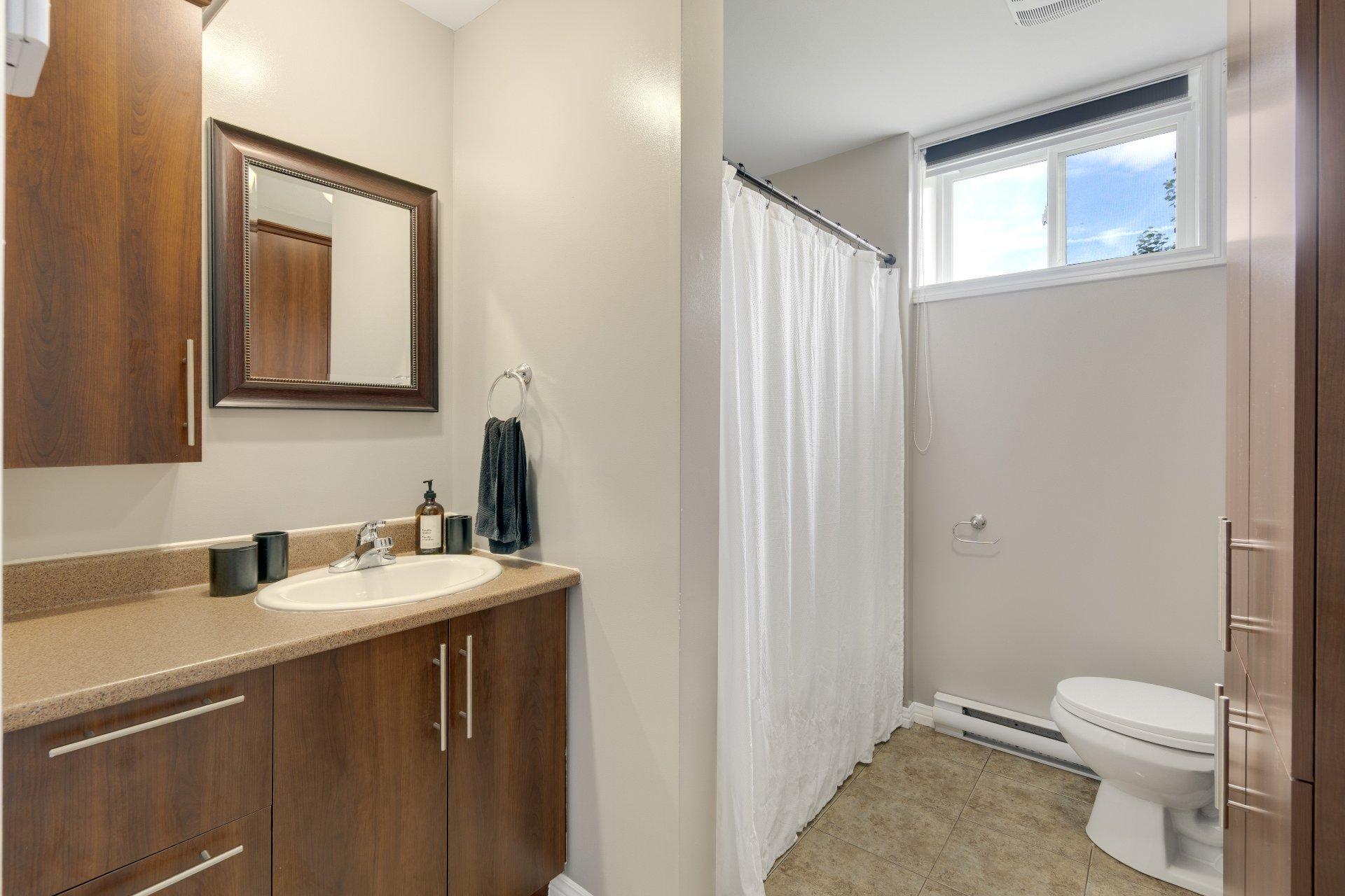 









3430

 - 3432


Rue Générations

,
Sherbrooke (Brompton/Rock Forest/Saint-Élie/Deauville),




QC
J1N0P9

